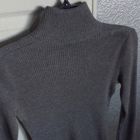 Gray v-neck button up sweater - Picture 5 of 5